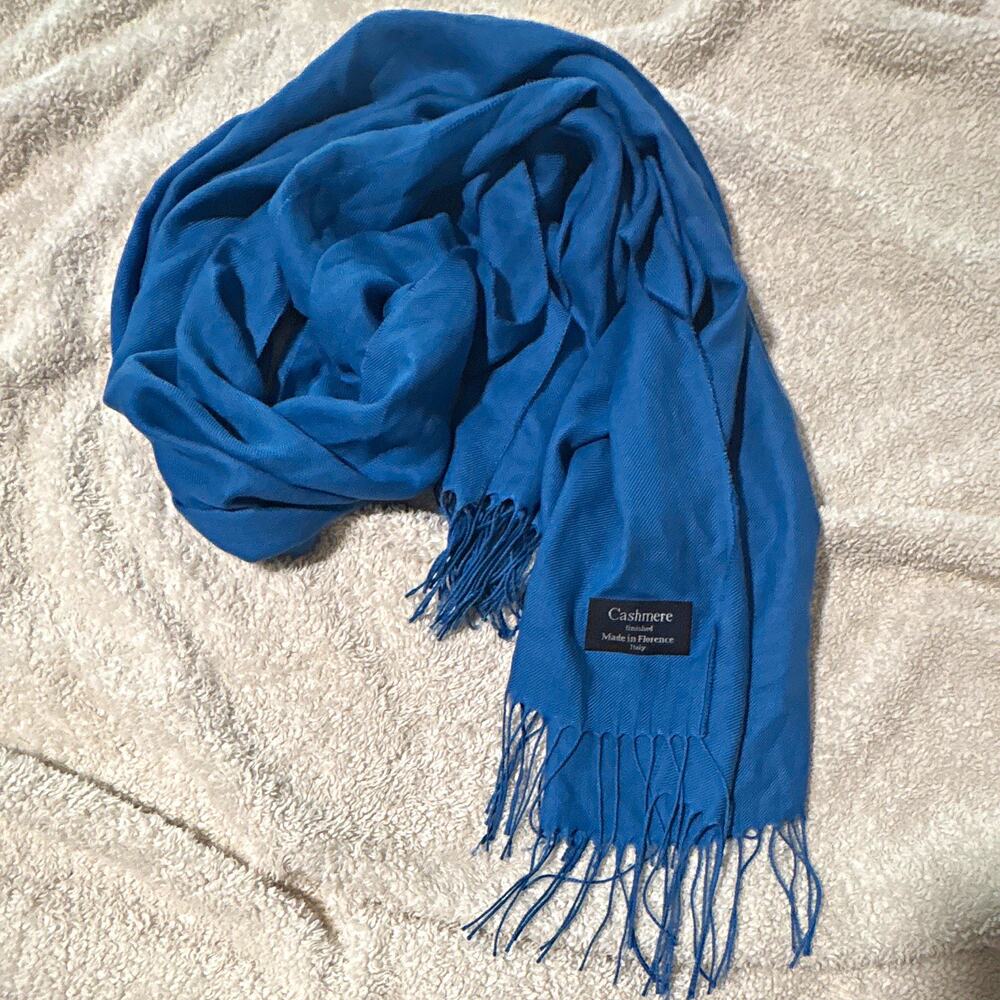 Cashmere Women's Cashmere Knit Solid Blue Fringe Rectangle Scarf 36x28 in